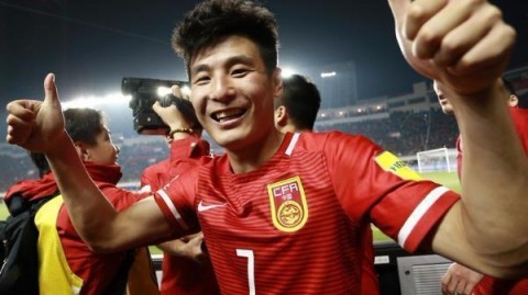 卫冕冠军展现底蕴：伊朗室内足球队2-0力克沙特，晋级淘汰赛