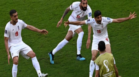 标题：巴拿马2-1南非 世界杯热身赛斩获历史性胜利