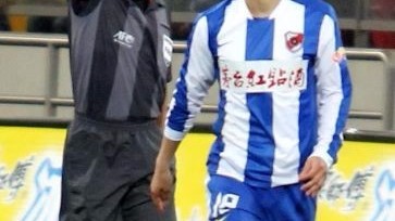 中国超过两米的球员全盘点：男篮制造“移动长城”，足坛也有隐藏高塔！