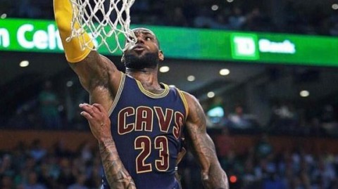 总决赛G1勇士加时力克骑士 勒布朗空砍51分