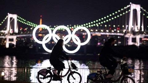 东京湾的奥运五环：见证历史的水上灯塔与一场命运多舛的盛会