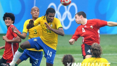 揭秘巴西现役8号球员：安德烈·桑托斯与帕奎塔，世界杯前的桑巴中轴悬念与传承