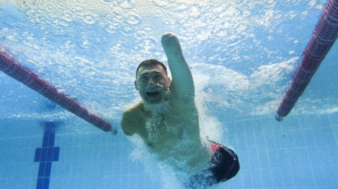 不屈的灵魂：白俄罗斯残疾泳坛名将阿列克谢·塔莱的备战与重生