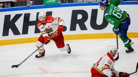 万科龙队主场憾负乌法 中方球员拼尽全力