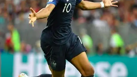 标题：法国0-1突尼斯：世界杯卫冕冠军爆冷遭绝平被吹